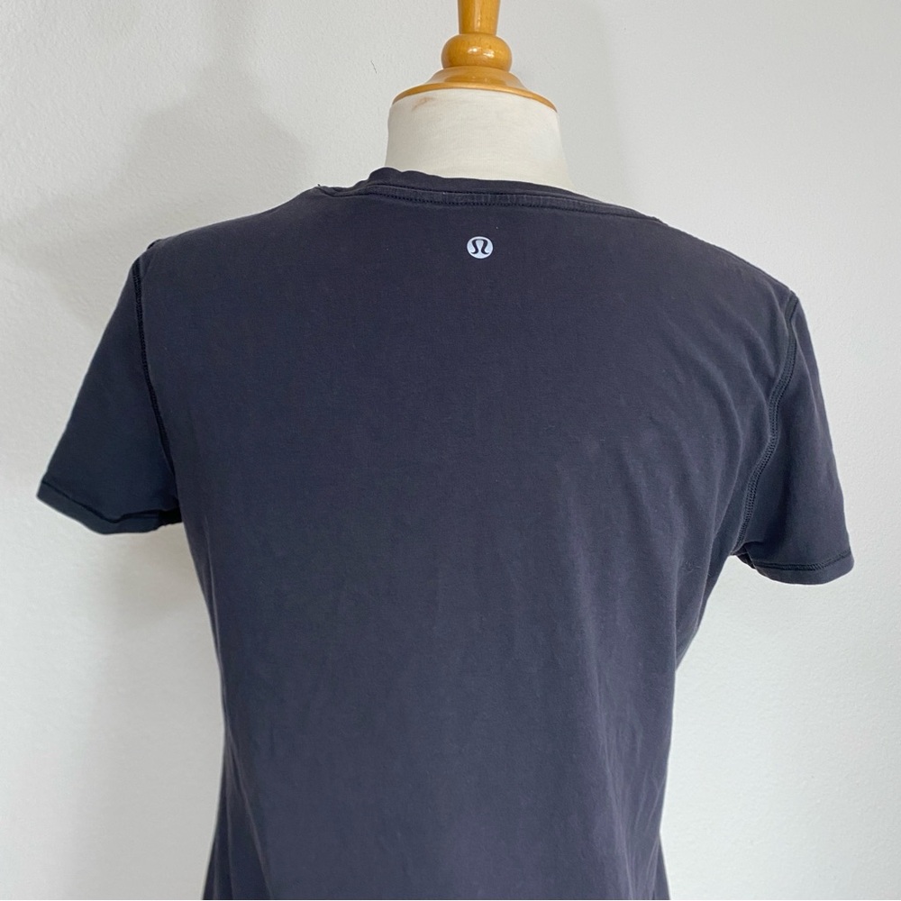 Lululemon Women's Black Crew Soft Stretch T-Shirt Size 8 Workout Athleisure Gym - Picture 10 of 15